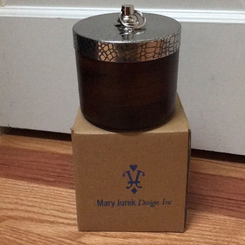 NIB Mary Jurek design Kenya Rosewood round Box